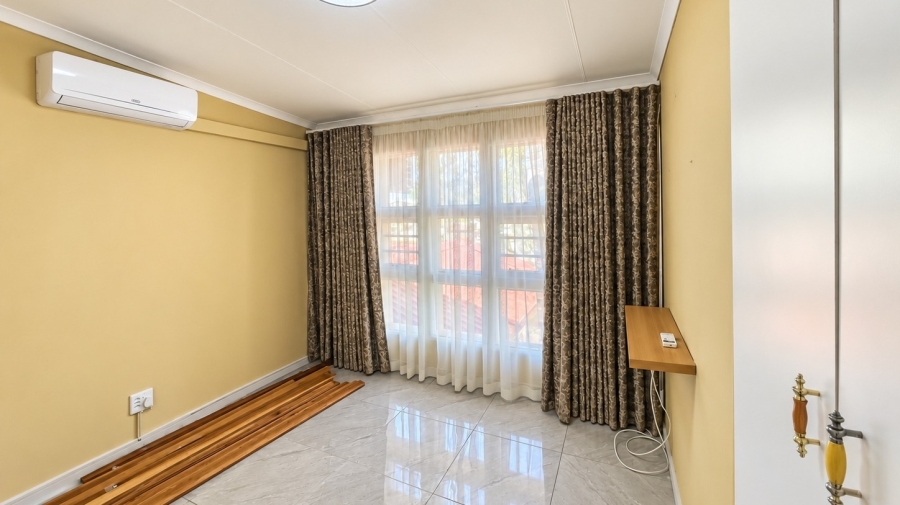 5 Bedroom Property for Sale in Wilkoppies North West